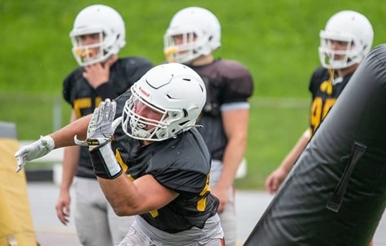 players learn blocking at BW football camp